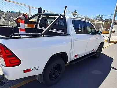 Camioneta 4x4 Toyota Hilux de DUNIMAR equipada para minería