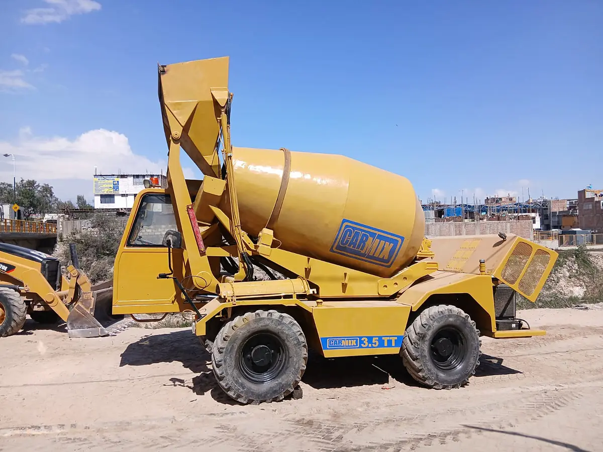 Mezcladora autopropulsada Carmix 3.5 TT de DUNIMAR