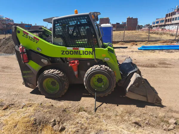 Minicargador de la flota de DUNIMAR en una obra